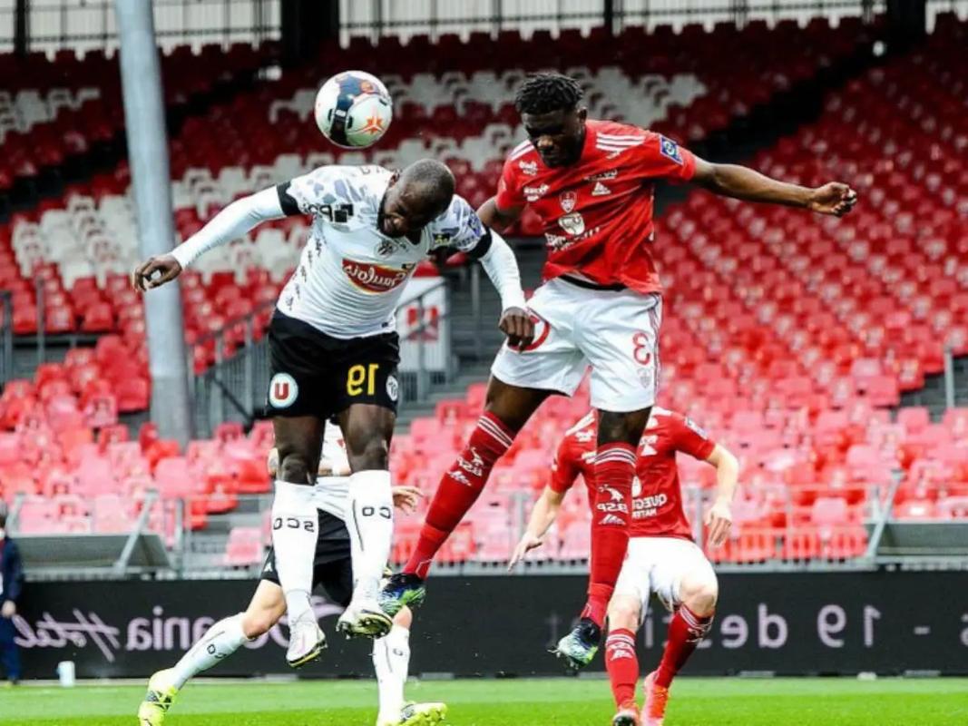 Nottm Forest đấu Với Southampton